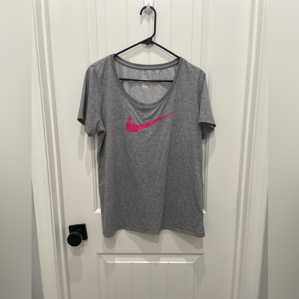 Nike Women’s Gray Short Sleeve Tee with Hot Pink Swoosh